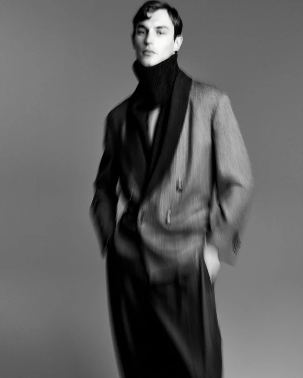 <a href="https://www.instagram.com/giorgioarmani/p/DTIvf42jh_G/">Giorgio Armani</a>, Photography: <a href="https://www.instagram.com/robingaliegue/">Robin Galiegue</a>