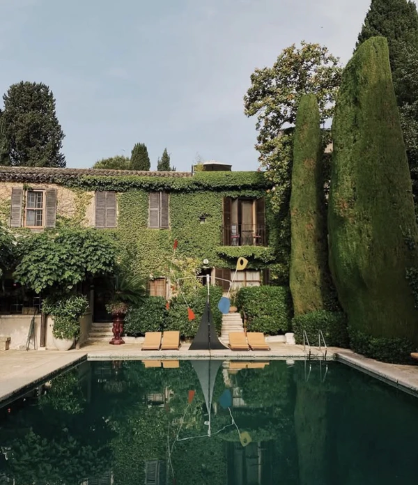La Colombe d'Or, Photography: <a href="https://www.instagram.com/p/C2UK_eIsYwu/">Cali Cut</a>