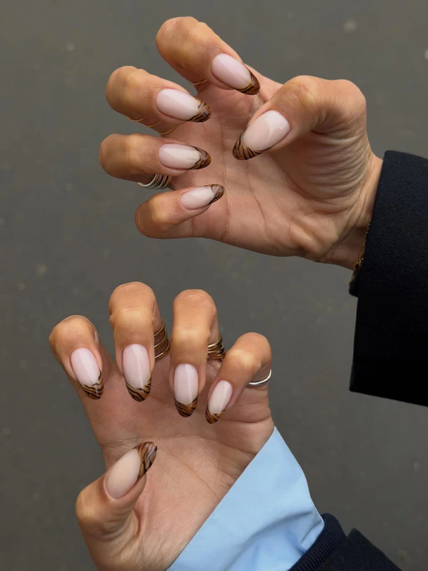 <a href="https://www.instagram.com/p/DVjnIC0iCBf/?img_index=2">Chummy Nails</a>