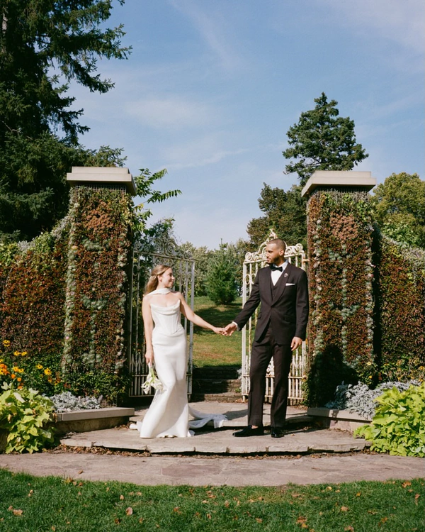 Photography: <a href="https://www.instagram.com/jillian_blanc/p/DWHVrSjkRWv/">Jillian Blanc</a>