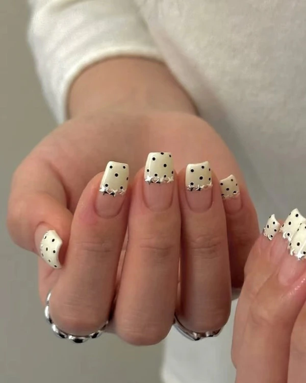 <a href="https://www.instagram.com/p/DWsTOc9kuTQ/?img_index=1">Lilvie Nail Studio</a>