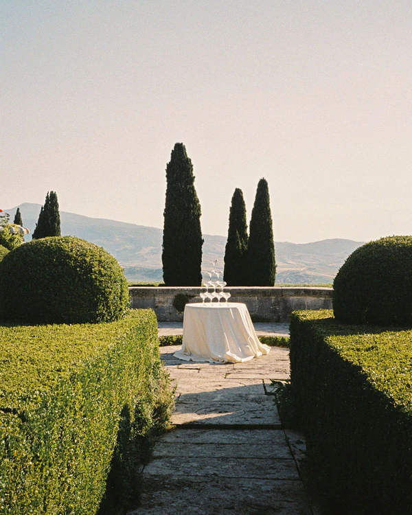 7 Tips for Luxury Wedding Photos on Any Budget — photo 1