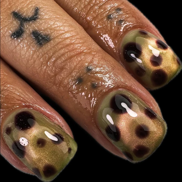 <a href="https://www.instagram.com/p/DYq02SDkW15/?img_index=1">Hectic Nails</a>
