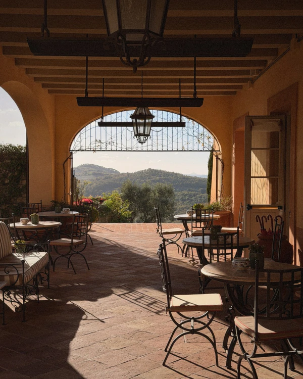 <a href="https://www.instagram.com/belmondcastellodicasole/p/DYog6gGCDoq/?hl=en">Castello di Casole</a>