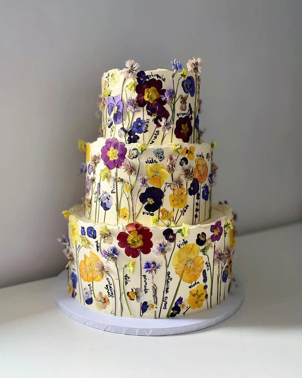 Trendy Wedding Cakes 2022
