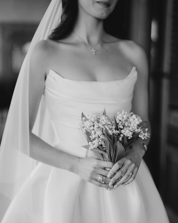 A Classic & Elegant Celebration Amongst an Italian Garden Villa