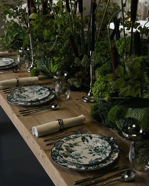 40 Place Settings Trends in 2025 to Transform Your Wedding Table