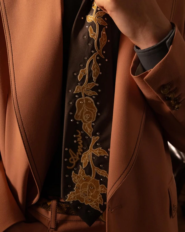 <a href="https://www.instagram.com/p/DTyVuSOjFGS/?img_index=7">Amiri</a>