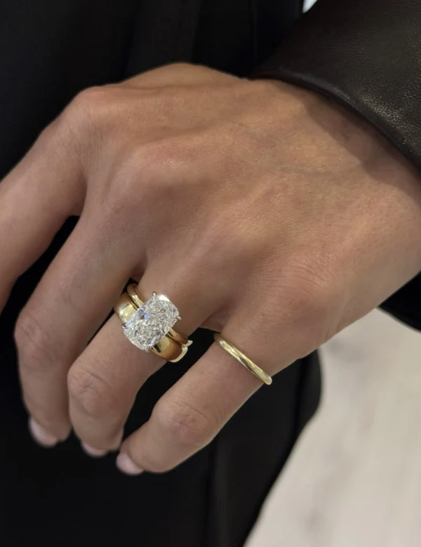 <a href="https://www.instagram.com/p/DR8ivPOAUu3/?img_index=1">Unique Diamonds</a>