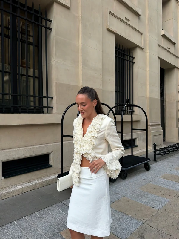 <a href="https://www.instagram.com/p/DcyYcJEG1JN/?img_index=1">Emma Leger</a>
