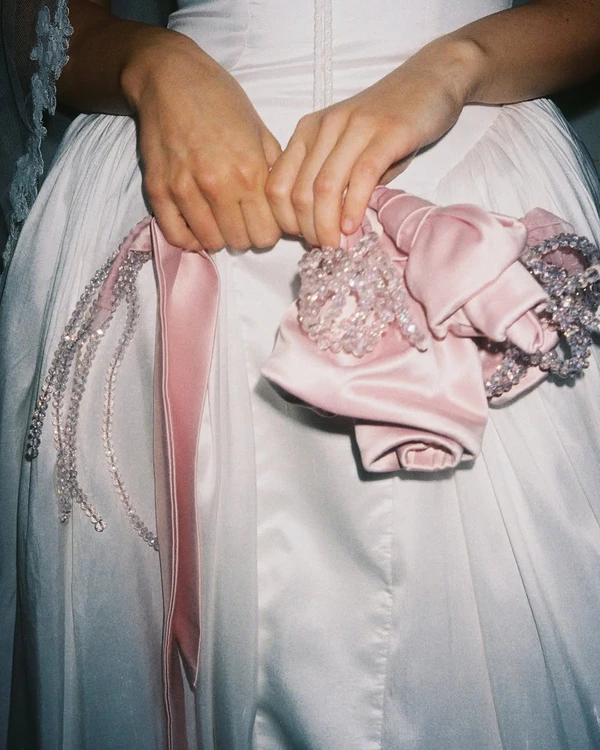 9 Stylish Bouquet Trends We're Loving for Brides Right Now