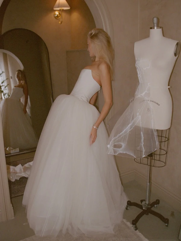 <a href="https://www.instagram.com/p/DXffpg4j_8h/?img_index=2">Katherine Tash</a>