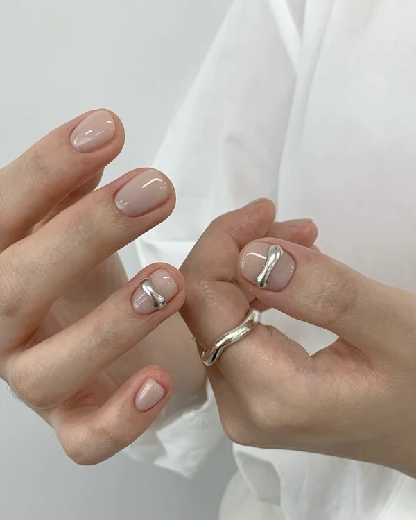 26 Minimalist Nail Design Ideas