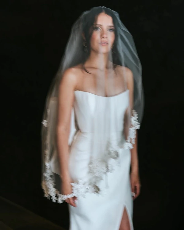 11 Corseted Wedding Dresses — photo 1