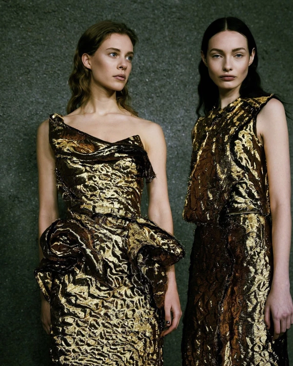 40 Stunning Christmas Party Outfits for 2024