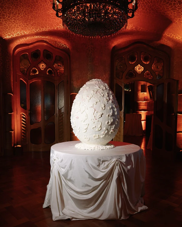 A Vibrant & Artistic Barcelona Wedding Amongst an Iconic Gaudi Masterpiece & Castle Garden