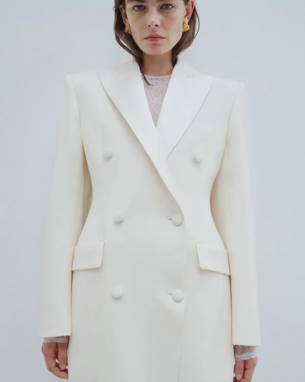9 Chic Ways to Style Your Bridal Dress for a Winter Wedding