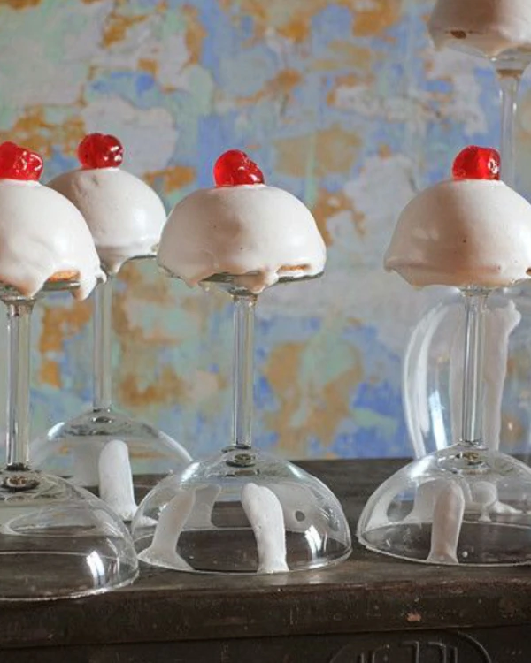 40 Surrealist Decor Ideas to Create a Dreamlike Celebration