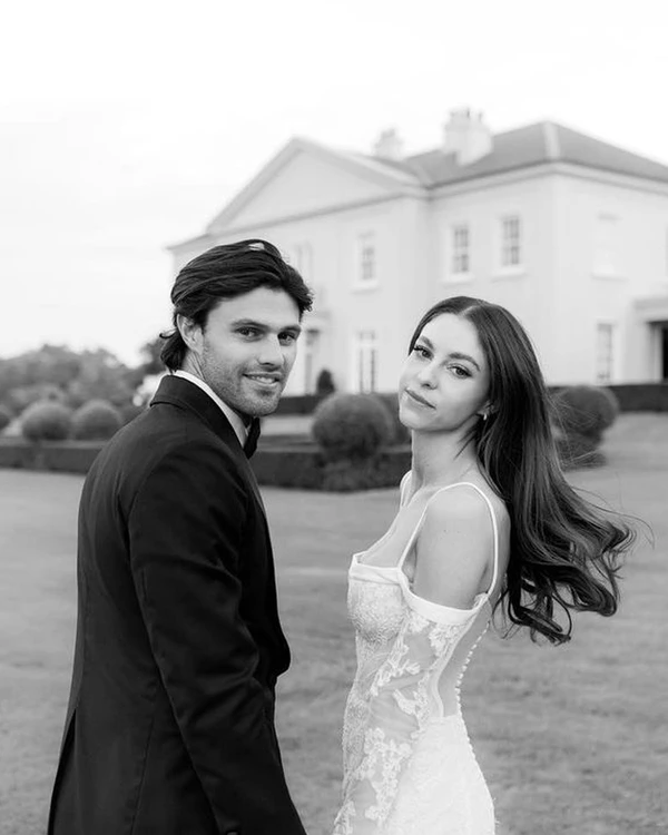 How to Look Your Best in Wedding Photos?