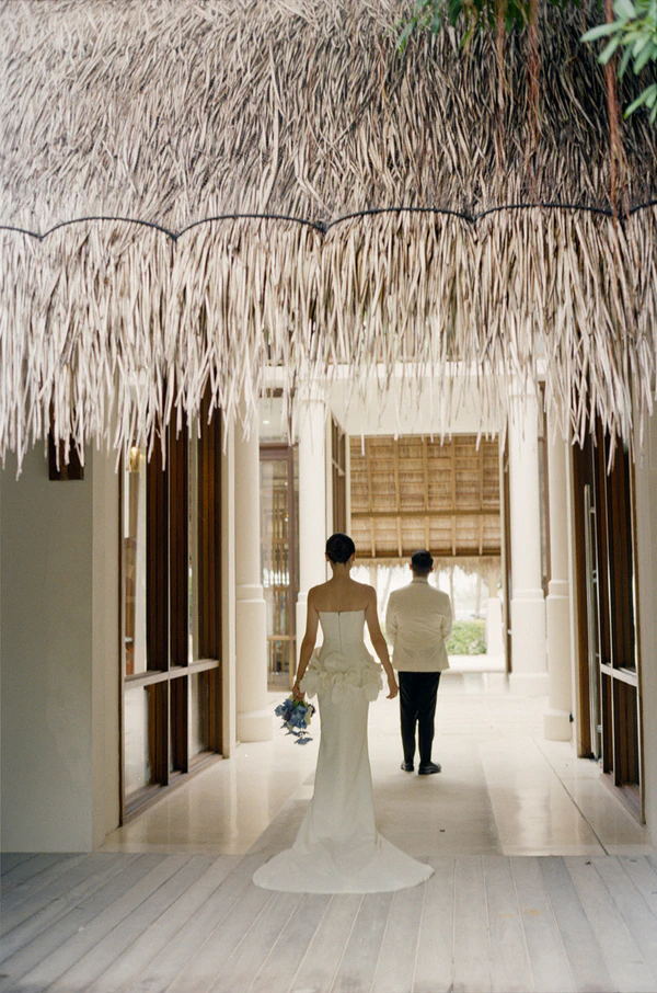 10,000 Lilies & Turquoise Waters Framed This Dreamy Beach Wedding in the Maldives