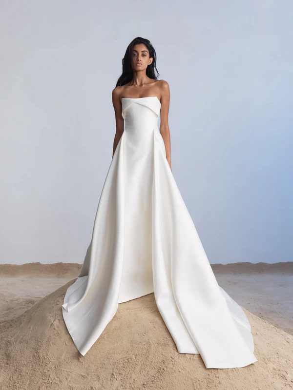 <a href="https://www.instagram.com/kyhabride/p/DaKedLViWhx/?hl=en">Kyha Bride</a>