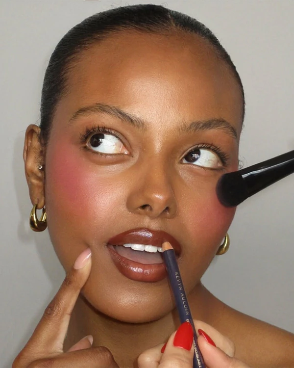 <a href="https://www.instagram.com/p/Ddj5eUdBW9i/">Kevyn Aucoin Beauty</a>