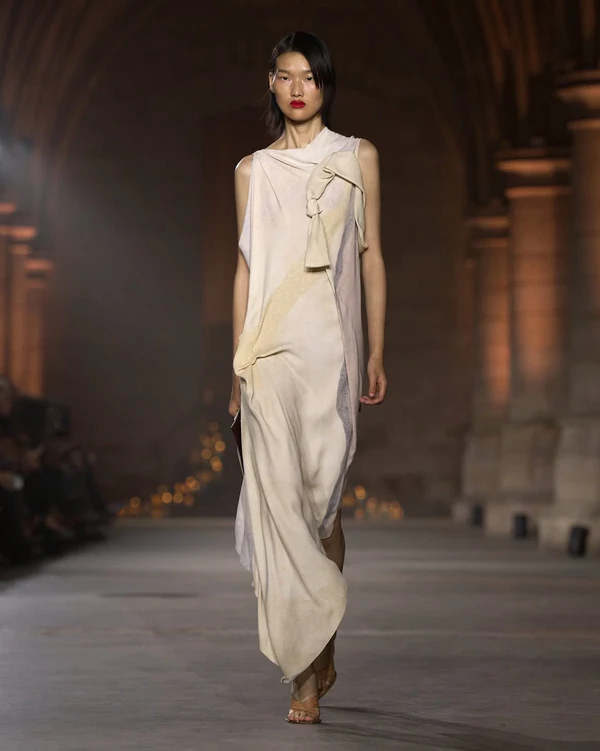 <a href="https://www.instagram.com/p/DeFZ_0VDgcQ/?img_index=5">Victoria Beckham</a>