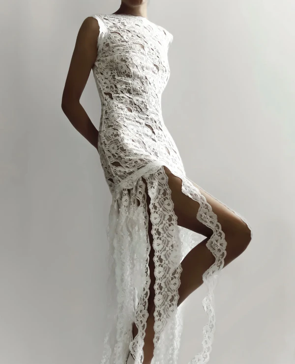 <a class="underline underline underline-offset-2 decoration-1 decoration-current/40 hover:decoration-current focus:decoration-current" href="https://myashlynpaige.com/products/the-cosette-gown">ASHLYN PAIGE The Cosette Gown</a>, $1,444
