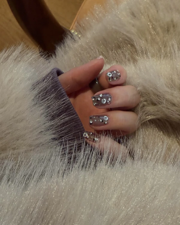 25 Show-Stopping Nail Design Ideas for New Year’s Eve 2025