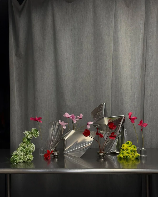 Trend: Chrome Blooms