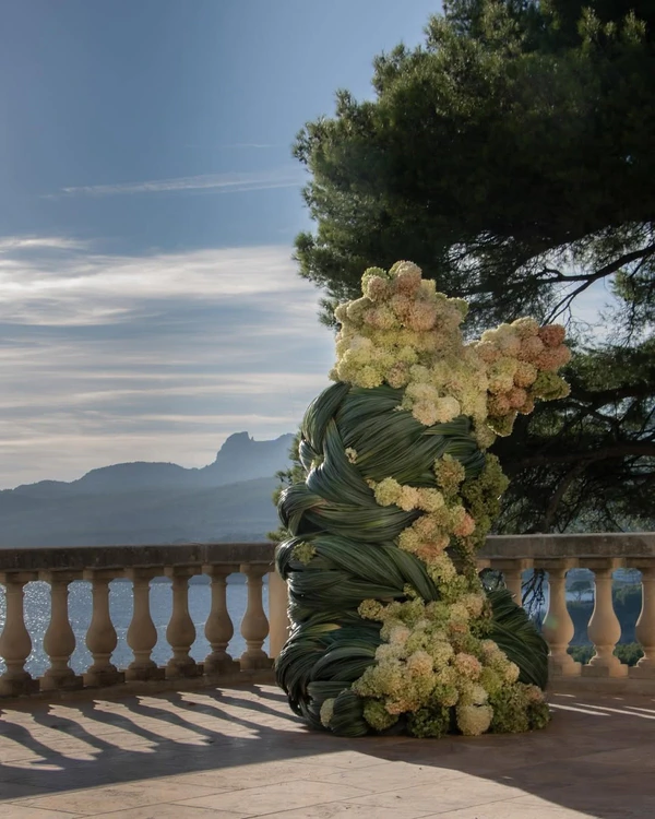 Trend: Woven Grass Arrangements