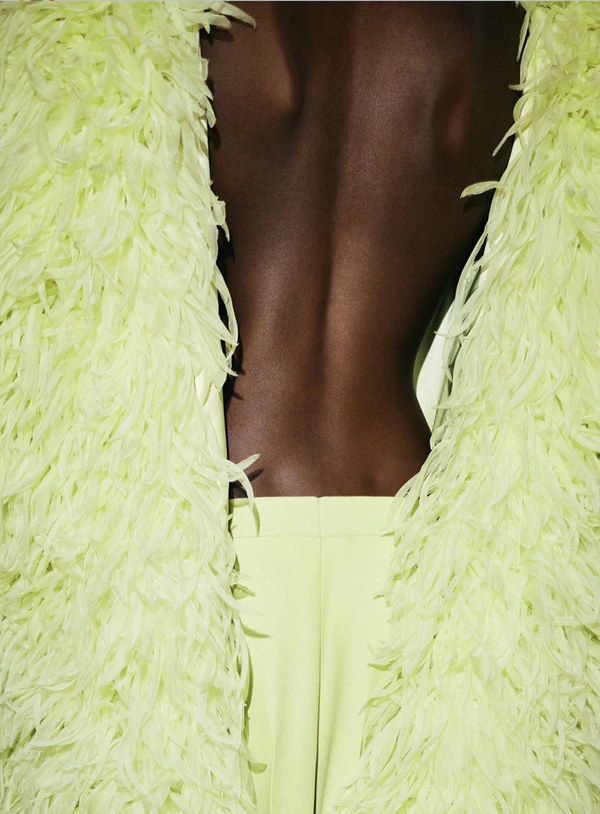 <a href="https://www.instagram.com/p/DalURvxiipN/?hl=en&img_index=1">Balenciaga</a>