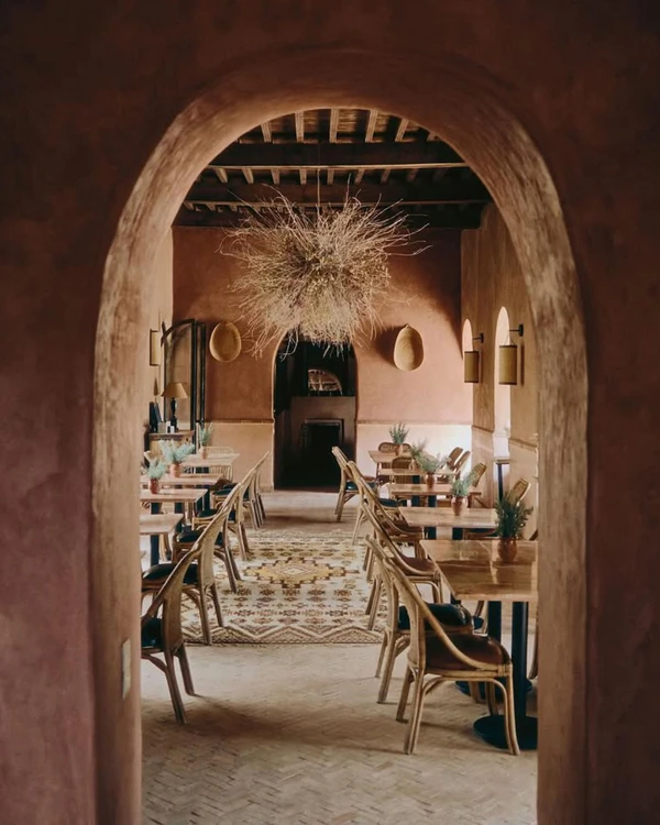 <a href="https://www.instagram.com/kasbahbabourika/p/DPL1P24AlA_/?img_index=10" target="_blank" rel="noopener">Kasbah Bab Ourika</a>, Photography: <a href="https://www.instagram.com/mdrnlove/">Mdrn Love</a>