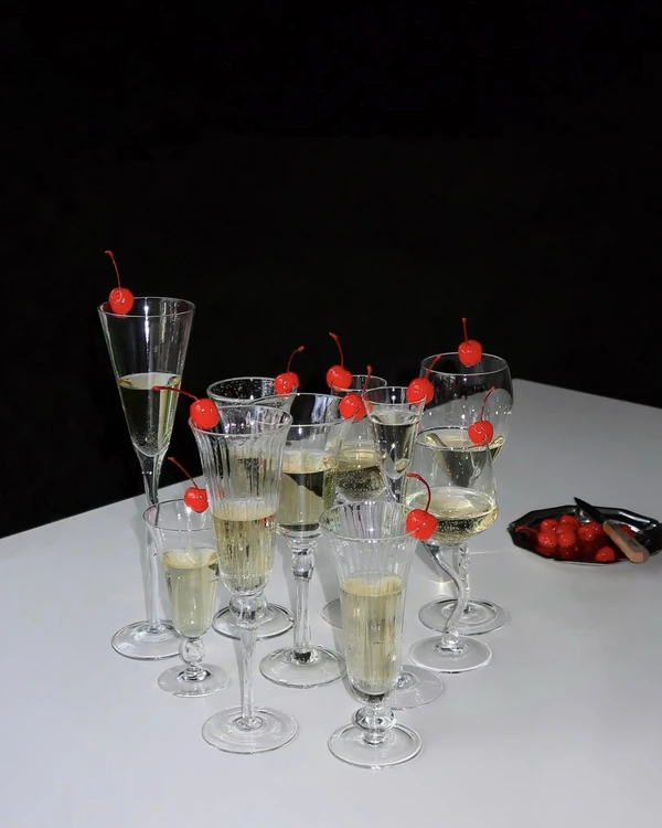 40 Trendy Ideas for Serving Your Wedding Cocktails