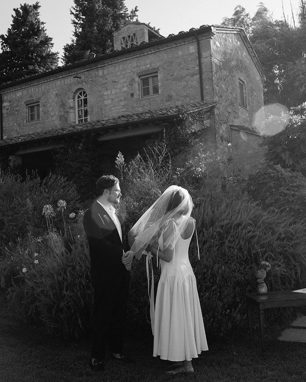 How to Choose a Wedding Photographer Who Fits Your Tastes & Needs?