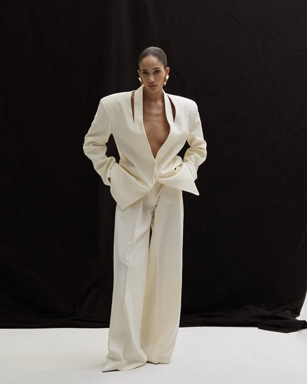 40 Stunning Christmas Party Outfits for 2024