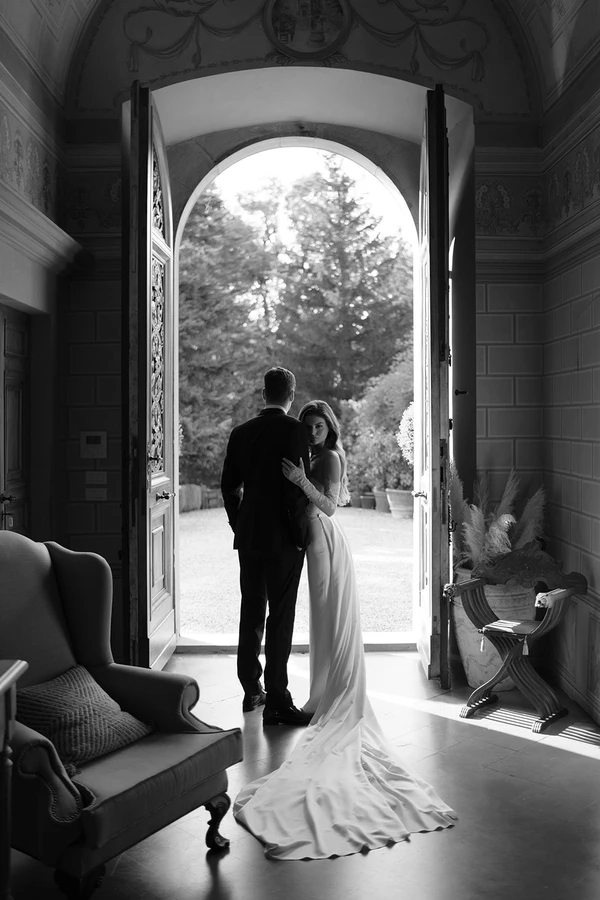 Pre-Wedding Photoshoot in a Picture-Perfect Italian Villa