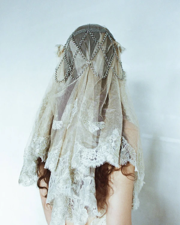 <a href="https://www.instagram.com/p/DUveAQVDCQx/?img_index=3">Les Fleurs Studio</a>, Photography: <a href="https://www.instagram.com/anoukdlpns/">Anouk Delepinois</a>