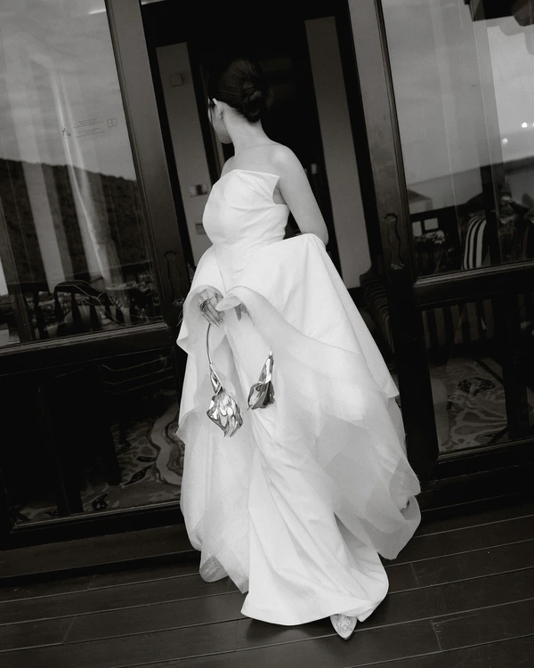 An Avant-Garde Vietnamese Beach Wedding Splashed in Cobalt Blue