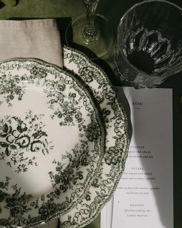 40 Place Settings Trends in 2025 to Transform Your Wedding Table