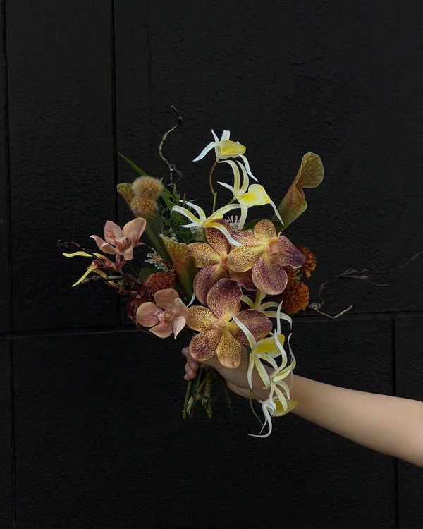 <a href="https://www.instagram.com/p/Dci8MoLGAFB/?img_index=1">Flower Me Knot</a>