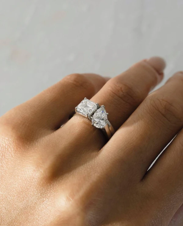 Ultimate Guide: Pear-Shaped Engagement Rings