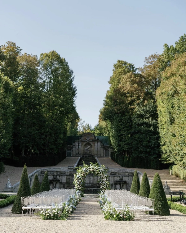 25 Key Factors to Consider Before Booking Your Wedding Venue