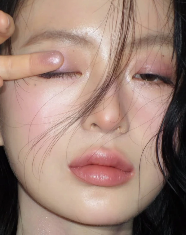 <a href="https://www.instagram.com/p/Dc-2Qo2IOQm/?img_index=1">Makeup Eunjidayo</a>