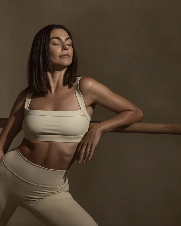 10 Fitness Influencers to Follow for Pre-Wedding At-Home Workouts — photo 2