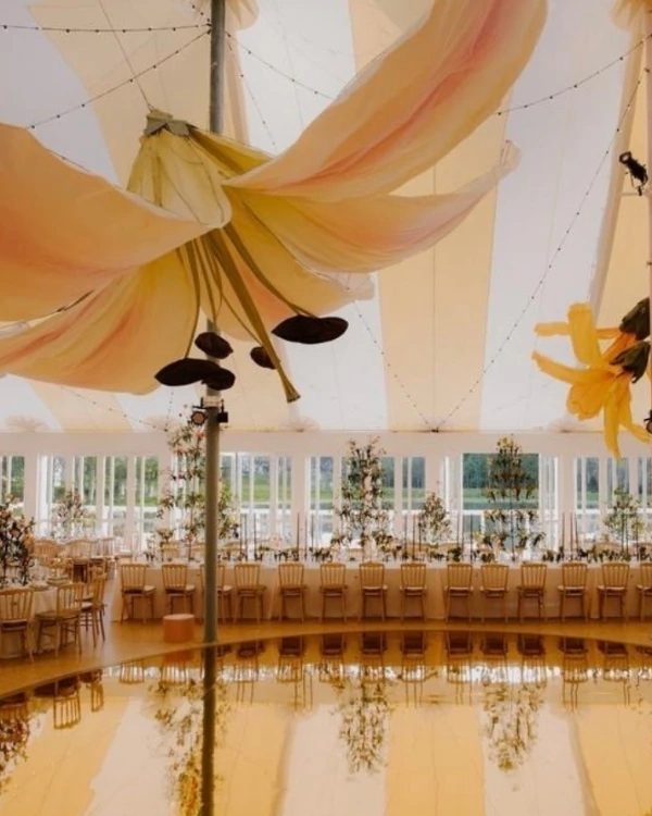 40 Surrealist Decor Ideas to Create a Dreamlike Celebration