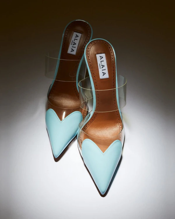 <a href="https://www.instagram.com/p/C3BFk_xo0Qr/">Alaïa</a>