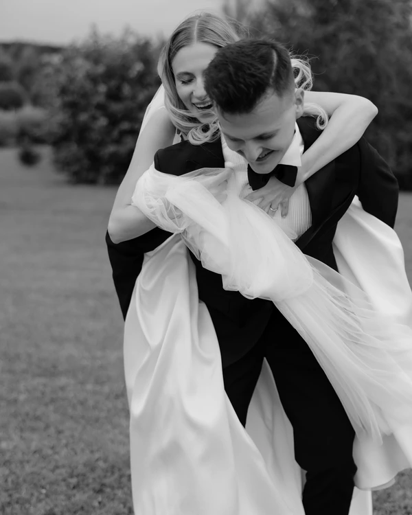 Weddings in the UK and Belarus: about formats and couples