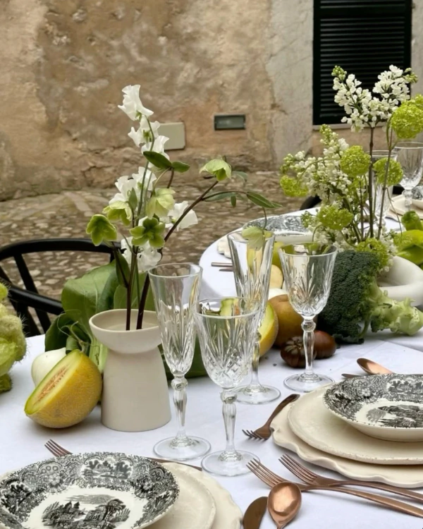 40 Place Settings Trends in 2025 to Transform Your Wedding Table