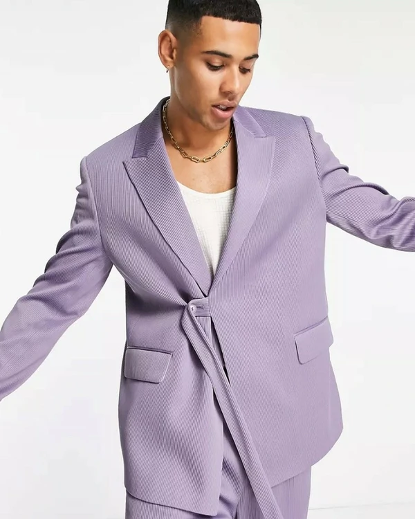 Colorful Suits for Grooms that are Perfect for Summer Wedding